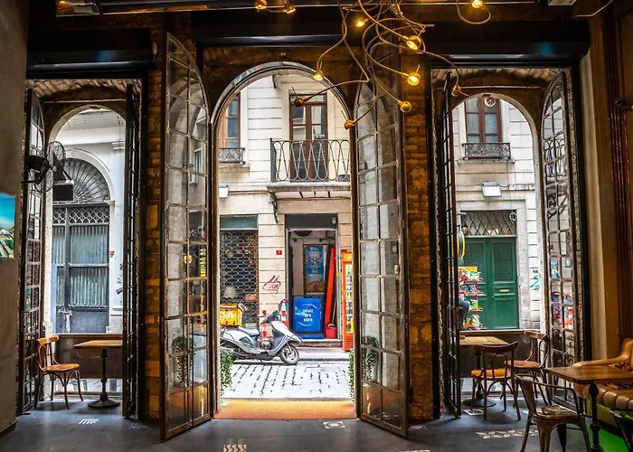 West Pera Hotel